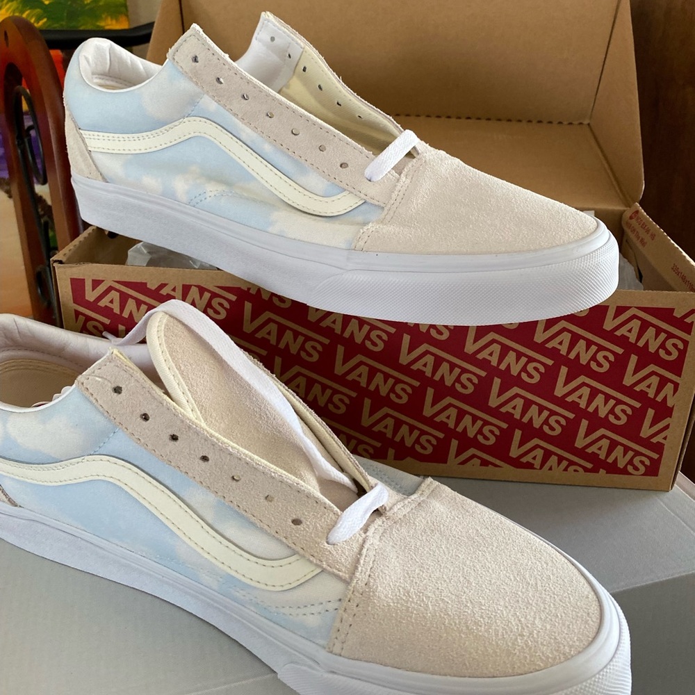 Vans Old Skool Shoes - Picture 1 of 2